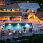 Luxurious Retreat In