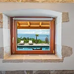 Luxurious Retreat In Villa Jesenice (Split-Dalmatia)
