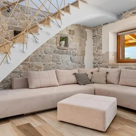 Luxurious Retreat In Jesenice * Jesenice (Split-Dalmatia)