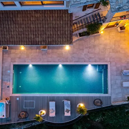 Luxurious Retreat In Villa